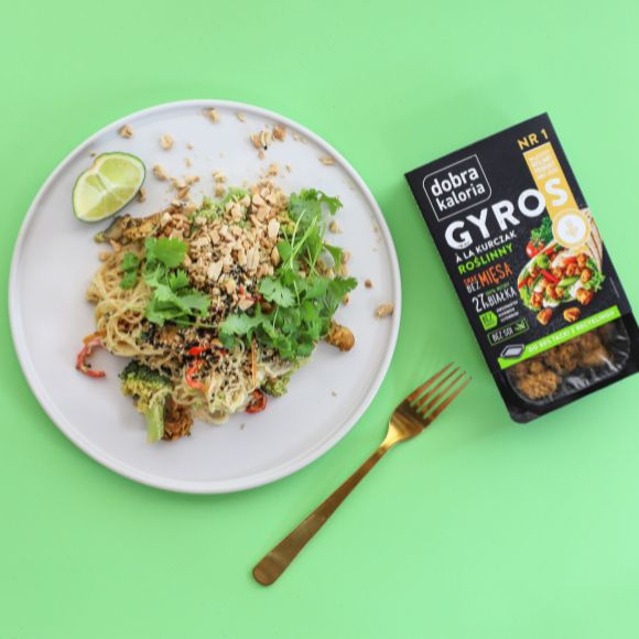 Rice Noodles with Vegetables and Chicken-Style Gyros: A Step-by-Step Recipe